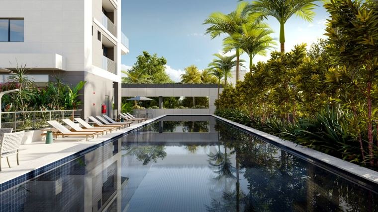Piscina com raia e espreguiçadeiras